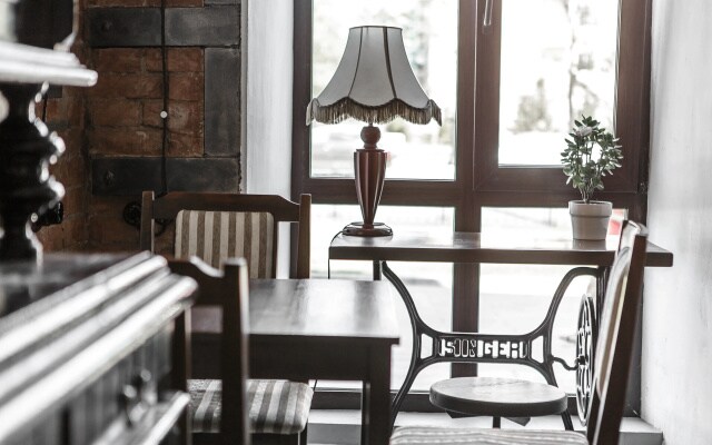 Отель Brick Walls Hotel