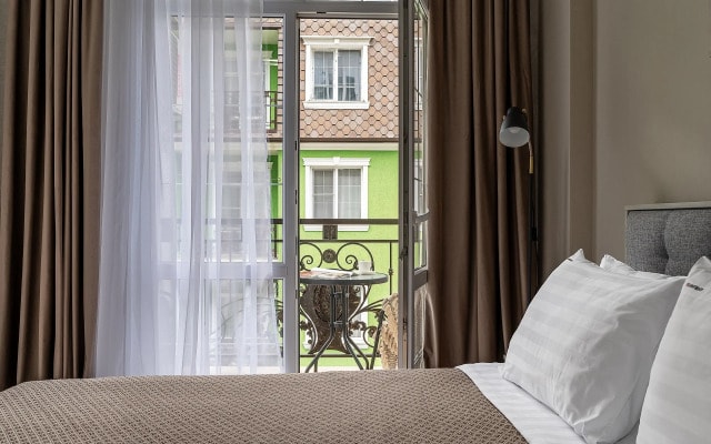 Апартаменты Red Apartments Арт Лайт Сити Форд