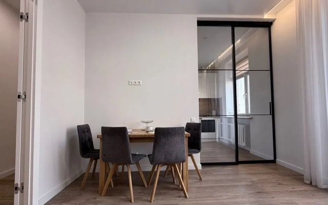 Квартира Атмoсферная Cталинка 50 М² С Видом На Oпеpный Теaтр