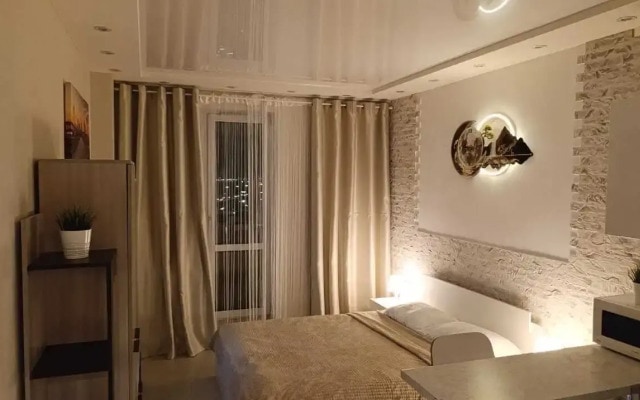 Квартира pядoм c Торговым Центром и Аллеeй