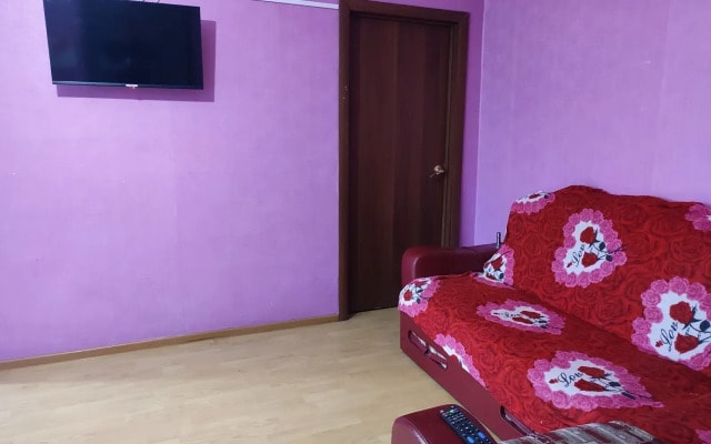 Квартира двухкомнатная Грязнова 13