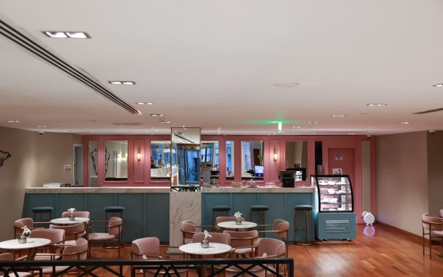Revia Square Hotel
