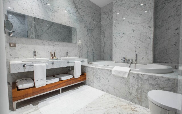 Tomtom Suites