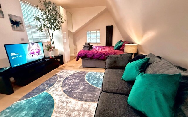 Квартира Damos Living Apartments Deluxe Studio