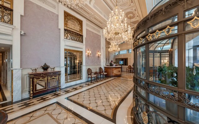 Rixos Pera Istanbul + Nickelodeon Play Tersane Access