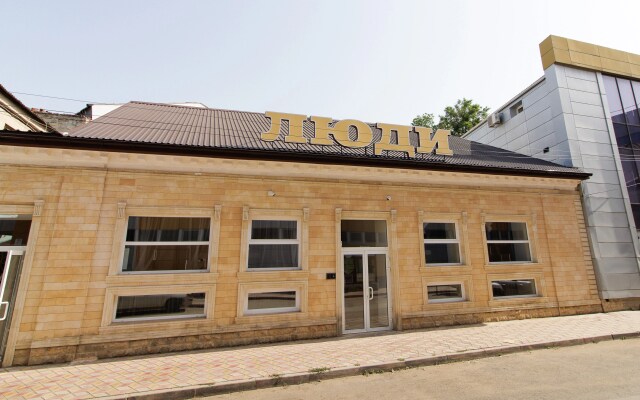 Меблированные комнаты Люди