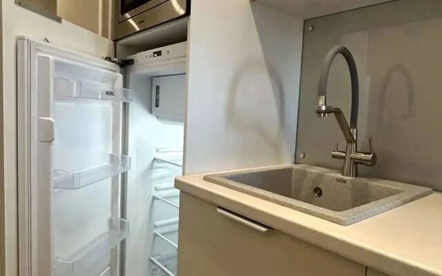 Квартира Яркая Студия в Авеню Апарт