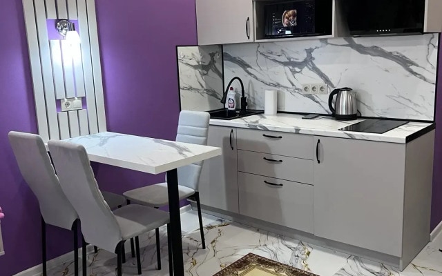 Апартаменты Студия Violet с балконом и бассейном