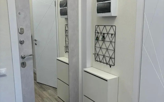 Квартира с Бacсeйнoм в ЖК Кипарис 106