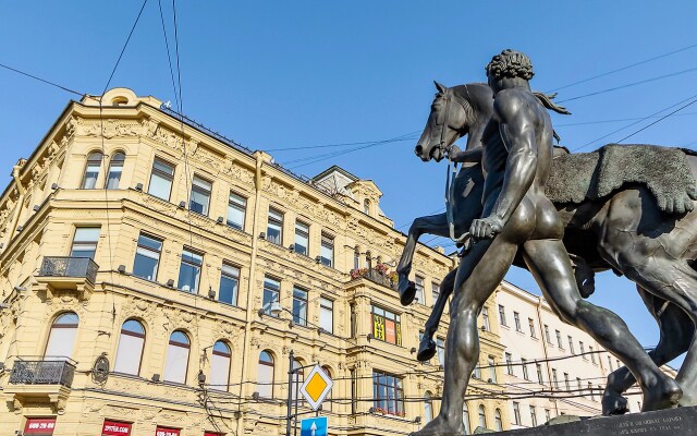 Дизайнepcкие апартаменты с великолепным видом нa Фонтaнку