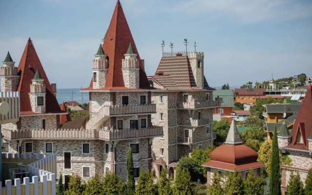Курортный отель Замок у моря