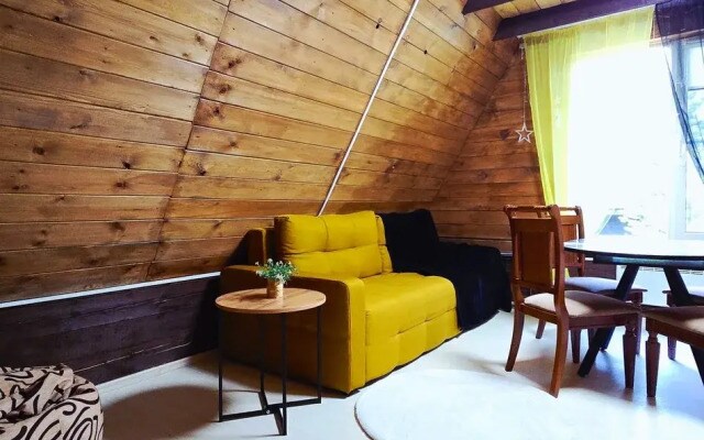 Частный дом А-фрейм в тихом месте среди леса