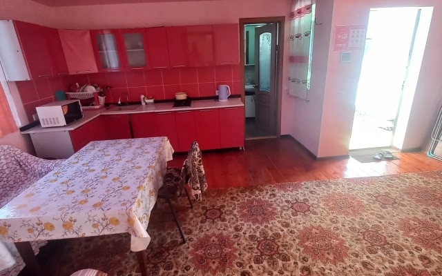 Квартира 100 м. от Ханского Дворца