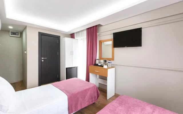 Ria Suites Hotel