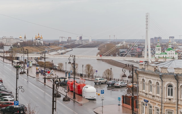 Апартаменты ROOM ROUR с видом на МОСТ ВЛЮБЛЕННЫХ