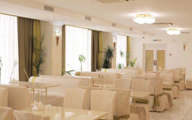 Отель Кристи Christie Hotel