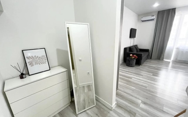 Квартира Уютная студия White