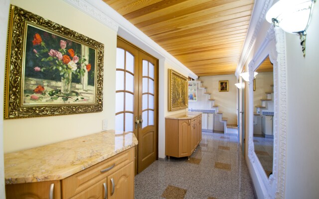 Bolshaya Konyushennaya 3 Apartment