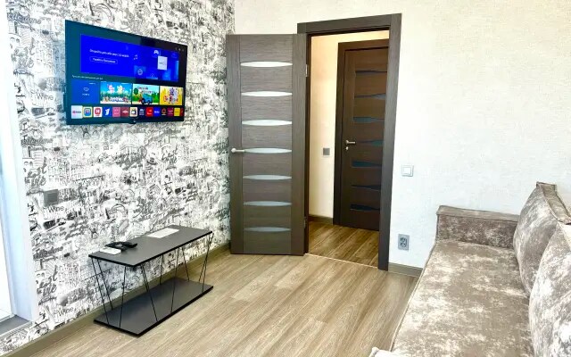 Двухкомнатная квартира сети "PanApartments" с панорамным видом на город