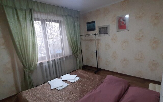 Uyutnaya Kvartira V Rayone Avtovokzala Lodging House