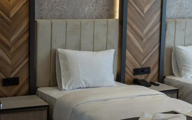 Отель Linda Port Hotel