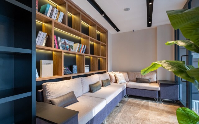 Отель Fly Point Airport Hotel