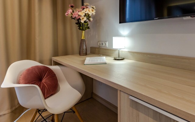 Yes Marata 8115 Apartments
