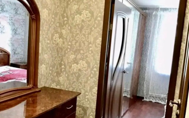 Trekhkomnatnaya Flat
