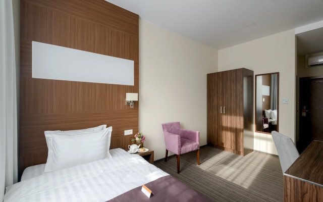 Отель PARK WOOD HOTEL