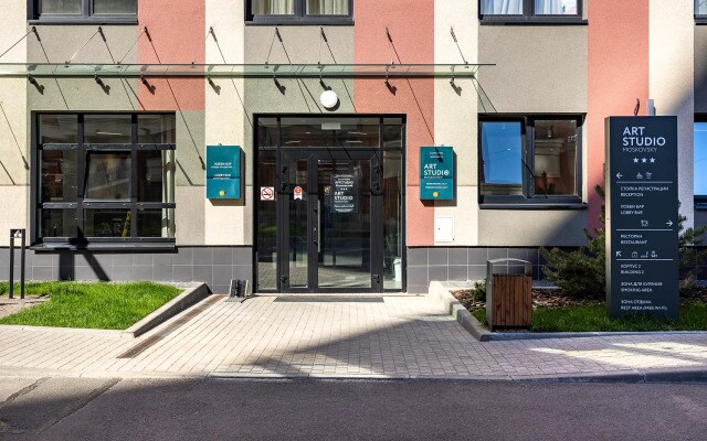 Hid V Art Studio Apartments