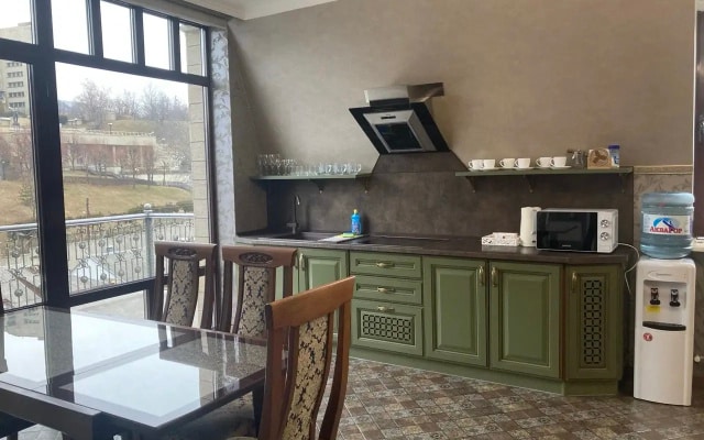 Квартира Трехкомнатная с балконом
