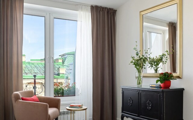Апартаменты Minin Apartments Мансарда с двумя балконами на Невском 80 кв.м.