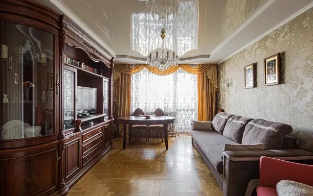 Квартира С тремя Комнатами и Кухней на Немиге