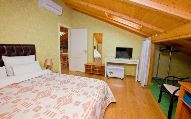 Townhouse Orkhideya