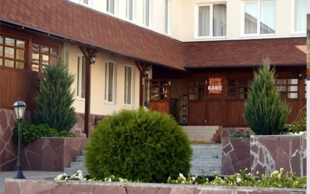 Отель Полянка