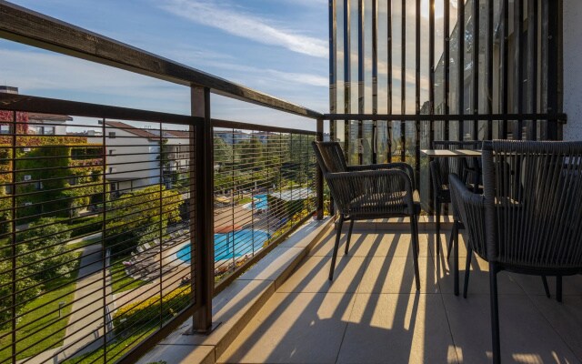 Апартаменты Red Apartments Парковый Квартал Олимп
