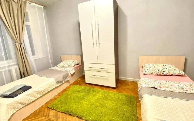 Квартира Просторная Рядом с Метро от Центра