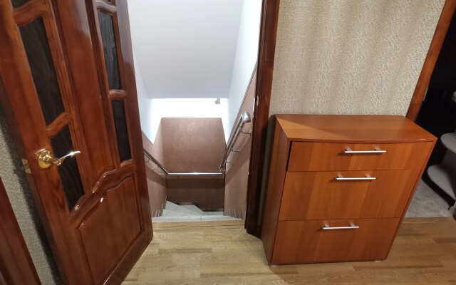 Апартаменты в Частном Доме на Первом Этаже