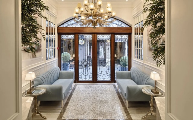 Mirrors Hotel Istanbul Pera