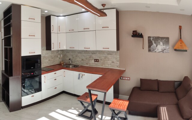 StudiyaLoft Balalaika Flat