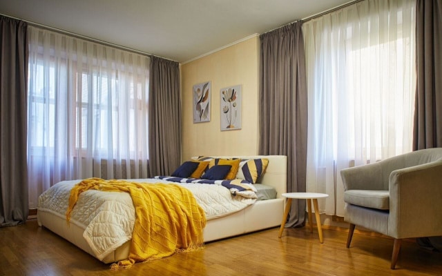 Квартира студия на Сони Кривой 52