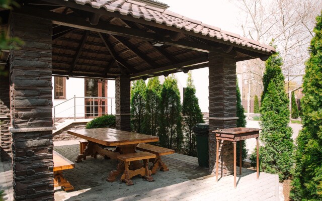 Papa Karlo Myishako Mini-hotel