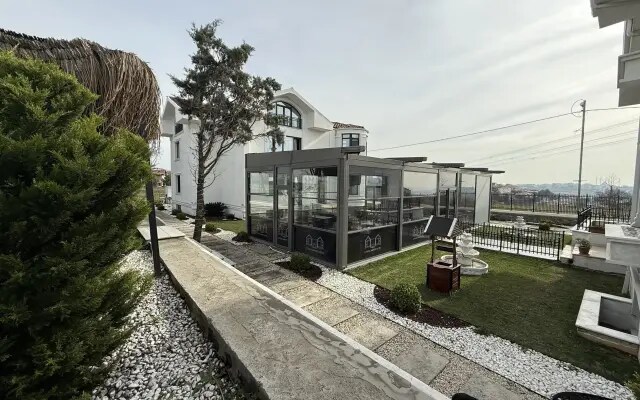 D Twins Airport Hotel