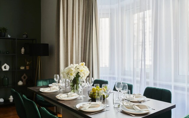 Квартира GM Apartments Шикарная Пятёрка с домашним кинотеатром