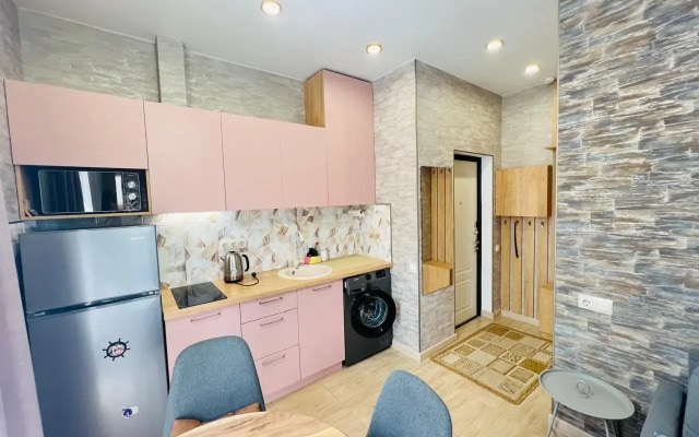 Апартаменты Четырёхместная студия с балконом и бассейном на территории