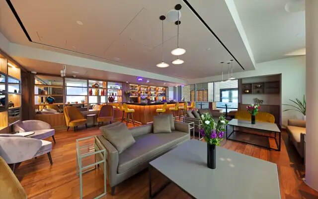 Отель Tower Suites by Blue Orchid