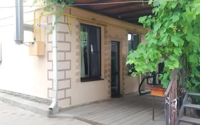 Частный Дом с Террасой и Качелей