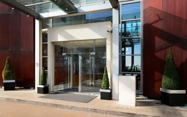 Canary Riverside Plaza Hotel