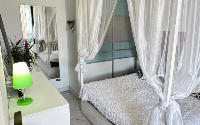 Апартаменты Apartment with Jacuzzi in the Center