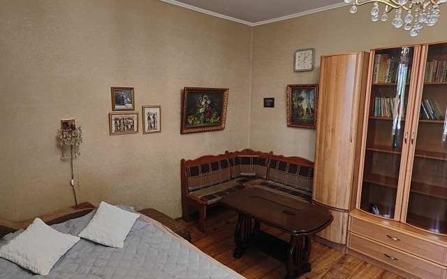 Квартира Тихая в зелёном районе
